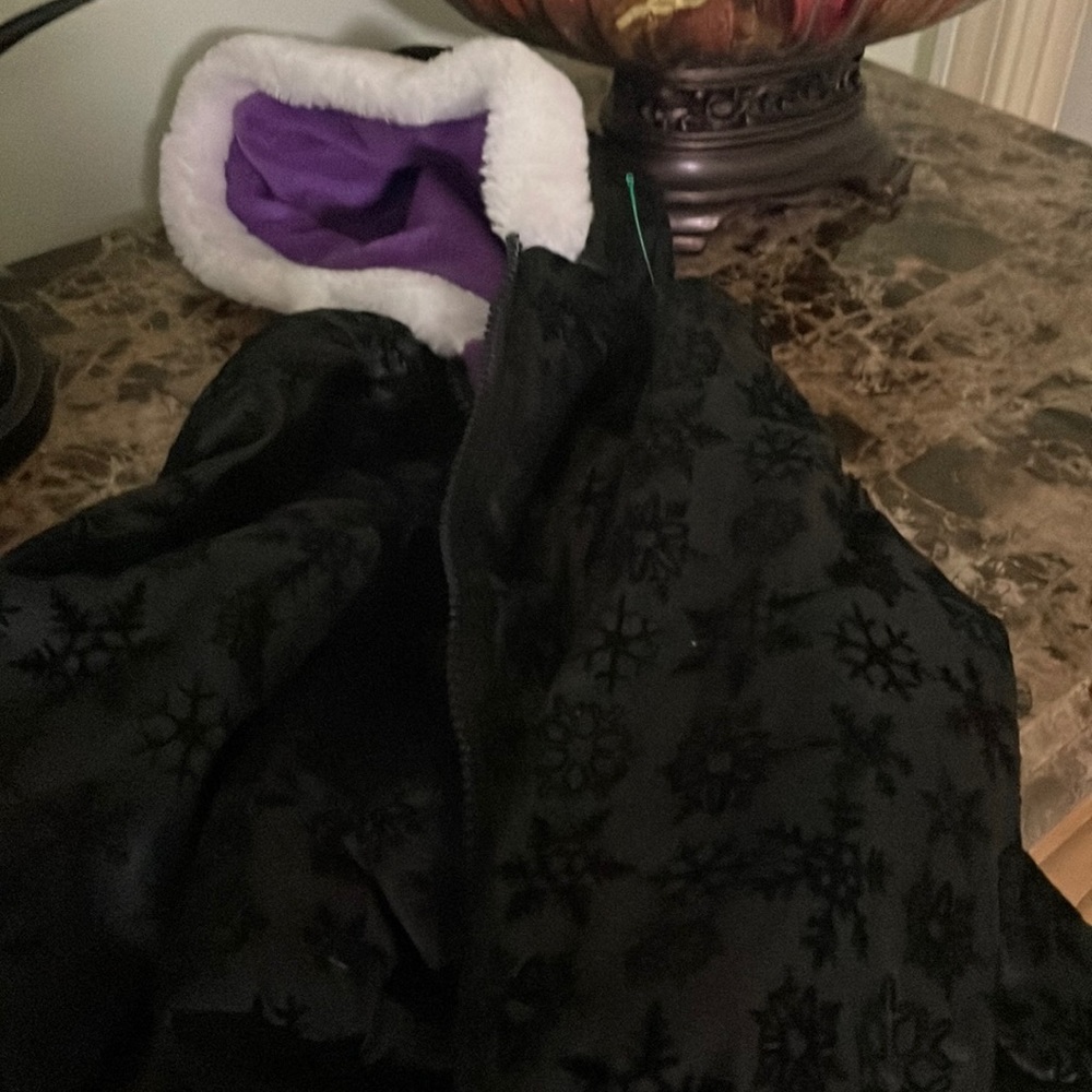 Kidgets size 3 Toddler. Black jacket with a hood.